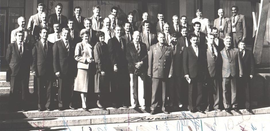Космонавты СССР и члены международных экипажей в звездном городке с автографами. 1977 г.