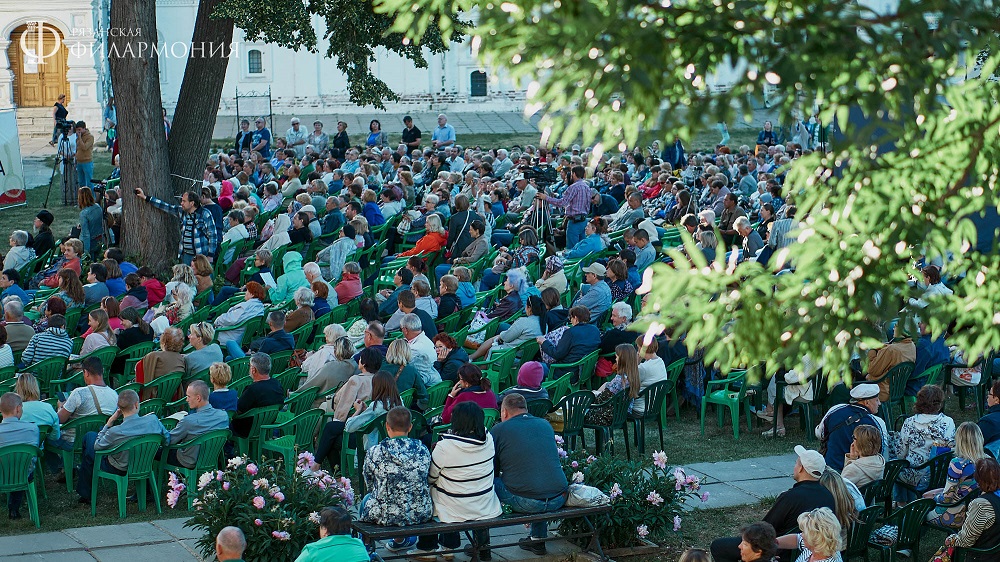 Слушатели на концерте УГДО Держава в Рязани.jpg