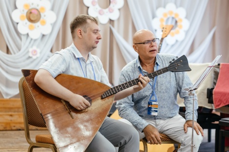 В Ульяновске на Фестивале народных оркестров с мастер-классом выступил «первый контрабас России» Михаил Дзюдзе