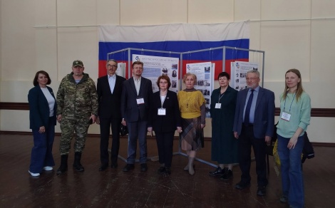 Сотрудники Ленинского мемориала представили передвижную выставку в Майнском районе 