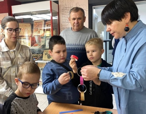 В Доме-музее В.И. Ленина стартовал проект "Создаем гирлянду добра Вместе"  