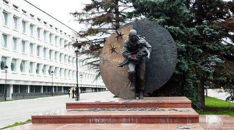 Памятник_Дмитрию_Разумовскому_(Ульяновск).jpg
