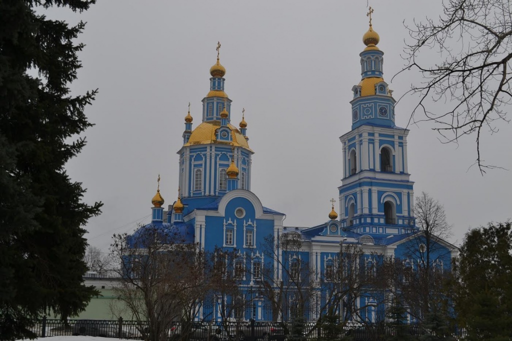 Храмы ульяновска. Спасо-Вознесенский кафедральный собор. Ульяновск Спасо-Вознесенский кафедральный. Кафедральный собор Ульяновск. Храм на Минаева Ульяновск.